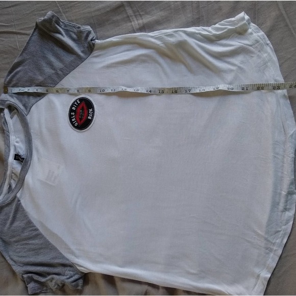 💙 Girls Bite Back H&M Divided Tee NWT M - Picture 7 of 7